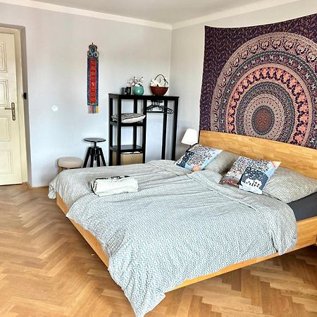 Knk Vibrant Central Spacious Hideaway Apartment Hradec Kralove Exterior photo