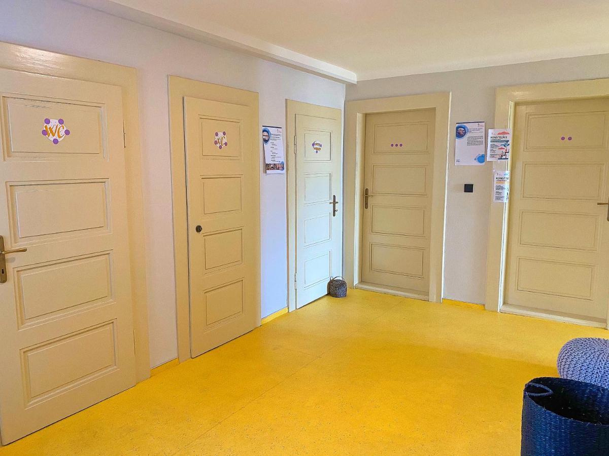 Knk Vibrant Central Spacious Hideaway Apartment Hradec Kralove Exterior photo